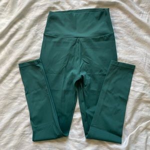 Green butt-scrunch leggings | size S